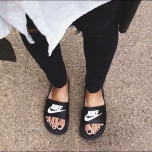 nike slides without socks